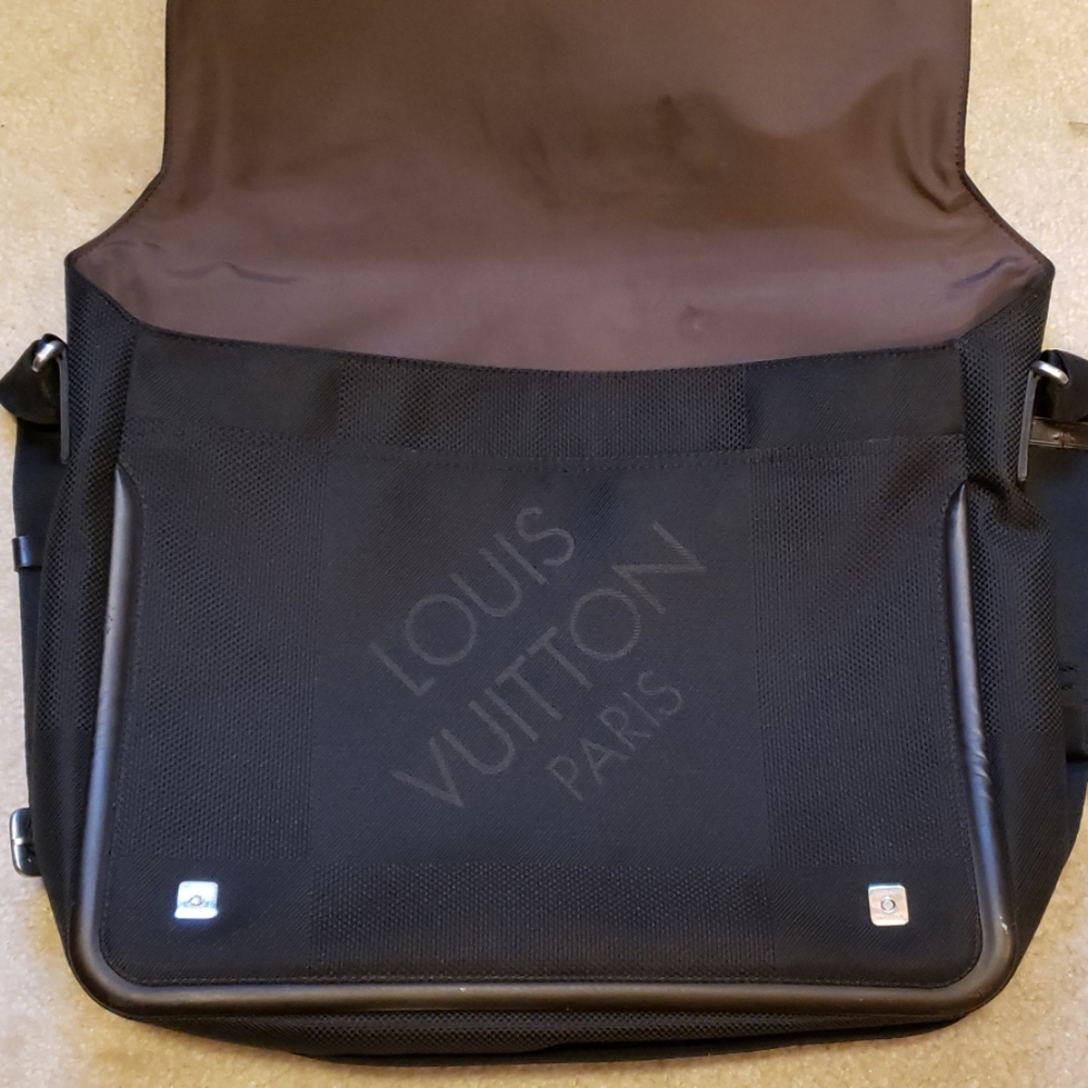 Louis Vuitton  Damier Geant Messenger Bag - Picture 2 of 7